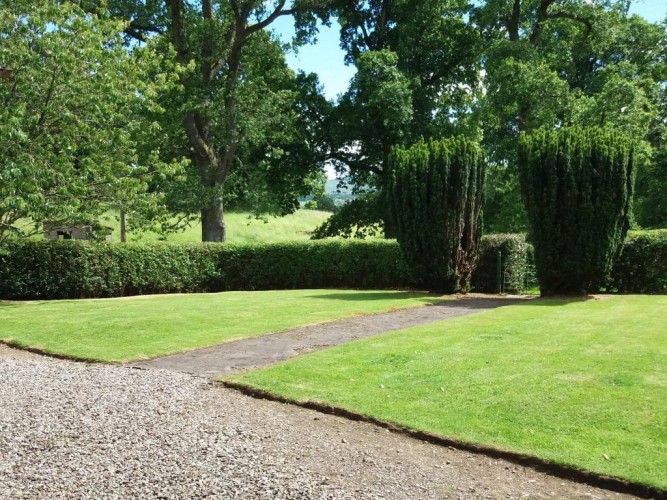 Cardross Yew Tree cottage Garden