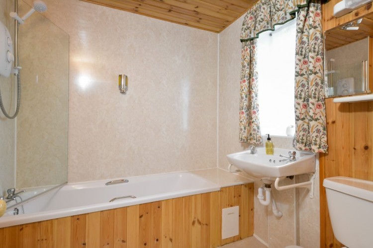 Cardross Yew Tree cottage Bathroom