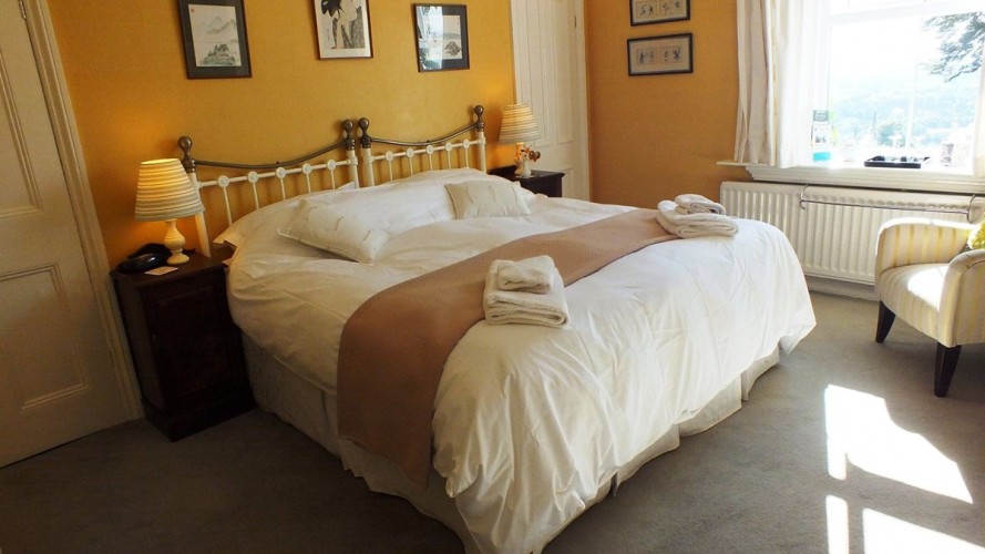 Dowfold House B&B guest bedroom