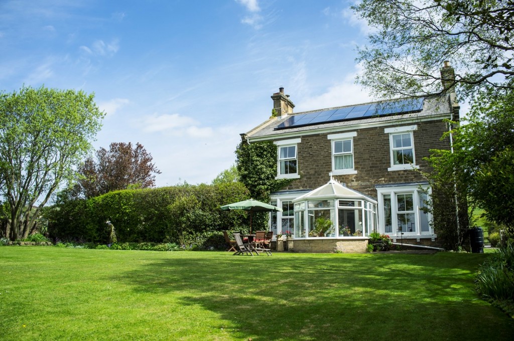 Dowfold House B&B gardens
