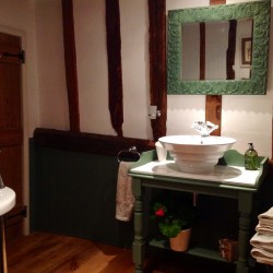 Flindor Cottage B&B guest bathroom
