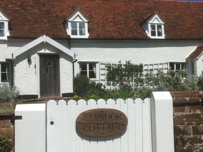Flindor Cottage B&B gate and facade