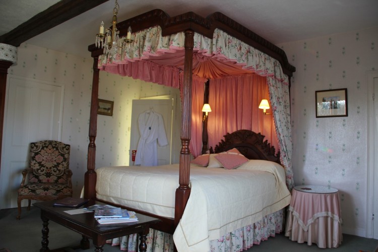 Haughley House B&B guest bedroom