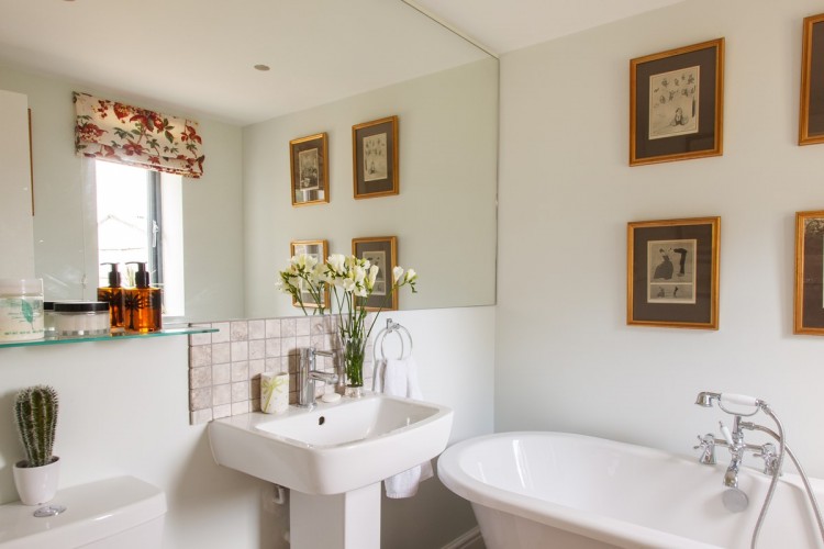 The Ox House Bed and Breakfast North Cotswolds Bath Room
