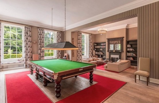 Blervie-House-Scotland-bandb-snooker-table