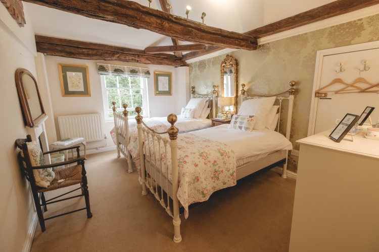 Breedon Hall Bed and Breakfast Fernie bedroom