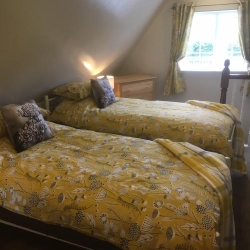 Harmony House Willow Cottage B&B twin bed